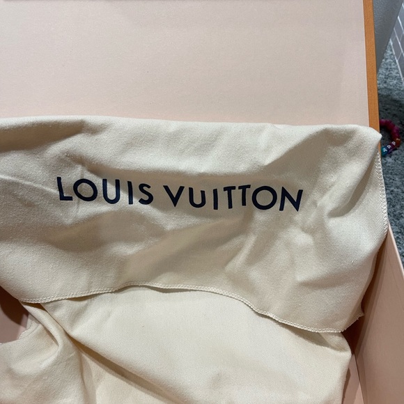 Louis Vuitton Shoulder Bag - Picture 9 of 9